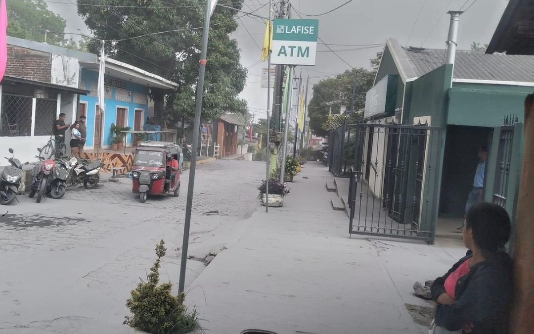 Moyogalpa y Altagracia quedan cubiertas de cenizas tras explosión del volcán Concepción