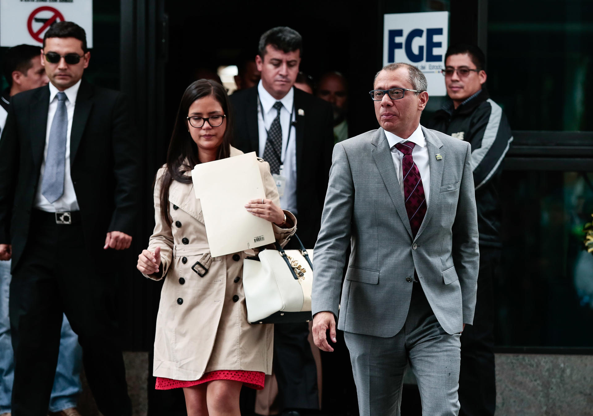 Fotografía de archivo del exvicepresidente de Ecuador, Jorge Glas, tras presentar una declaración ante la Fiscalía General en Quito