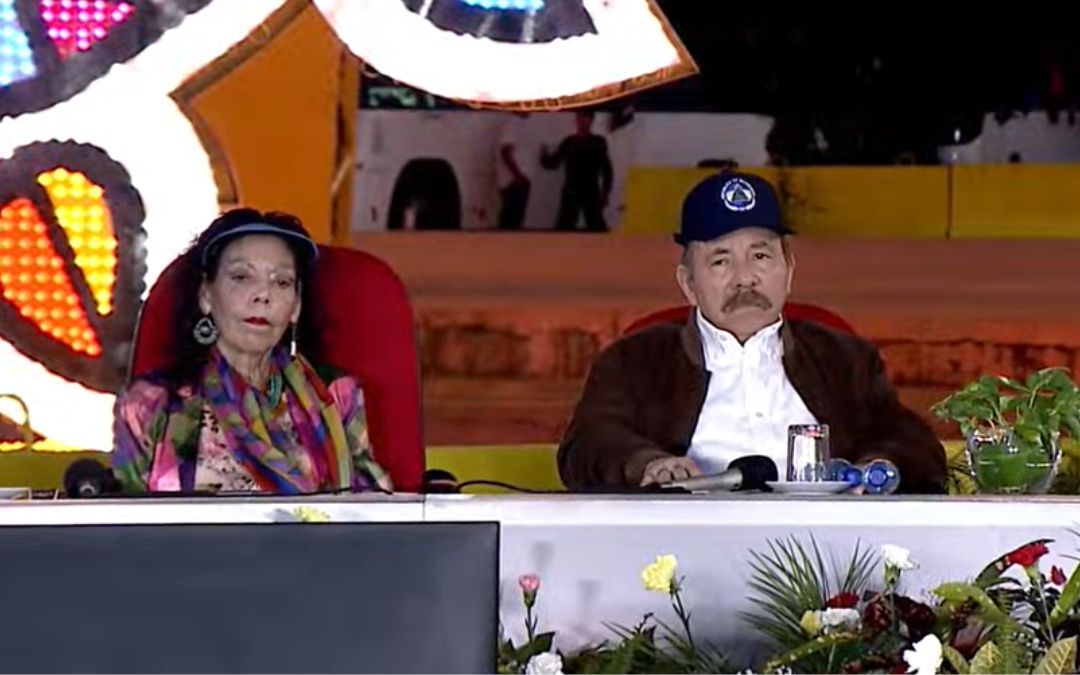 Ortega entrega buses a dueños de cooperativas casi en silencio