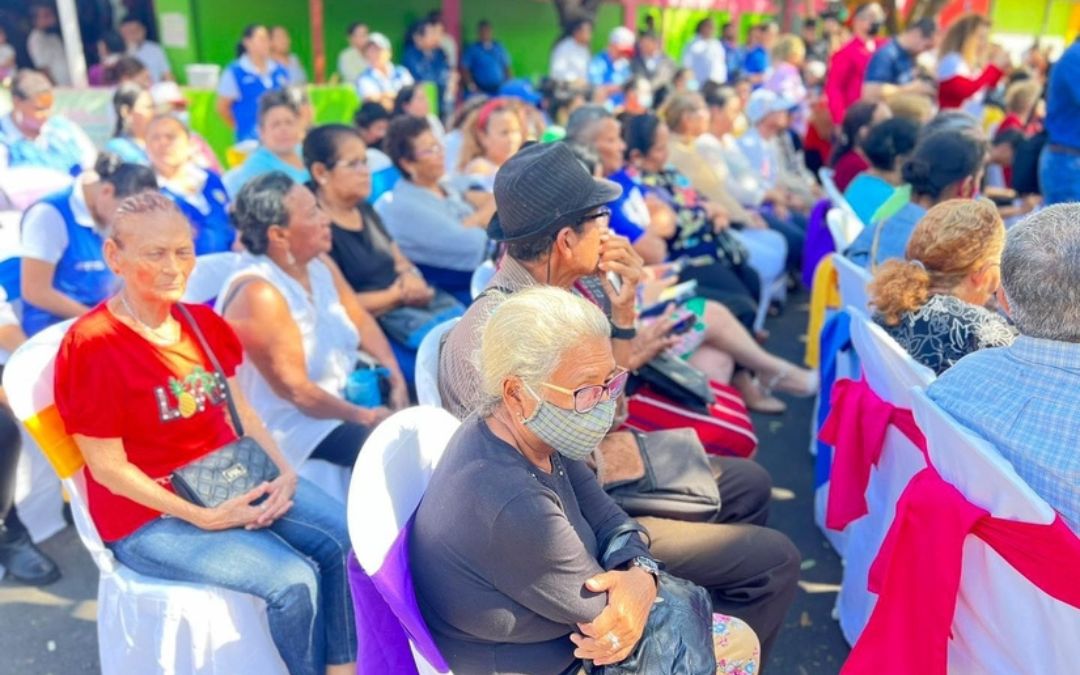 Las abuelas y abuelos sin nada que celebrar en su día