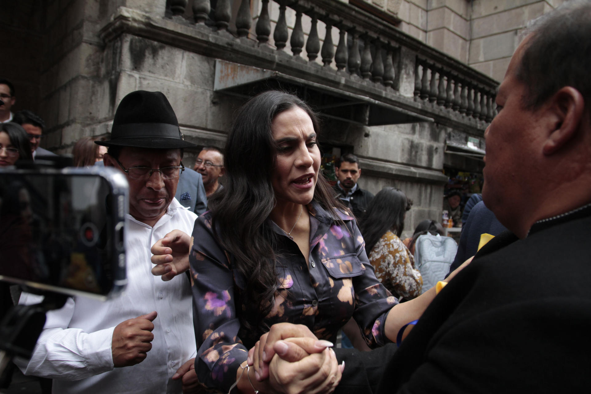 Militares de Ecuador recuerdan a vicepresidenta que deben acatar disposiciones de Noboa