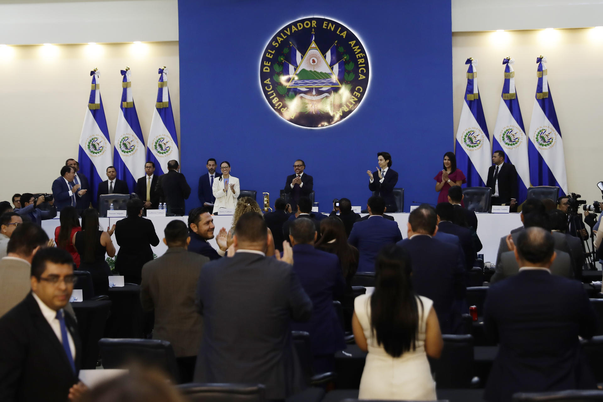 Una nueva legislatura, con menos diputados tras reforma, tomará posesión en El Salvador
