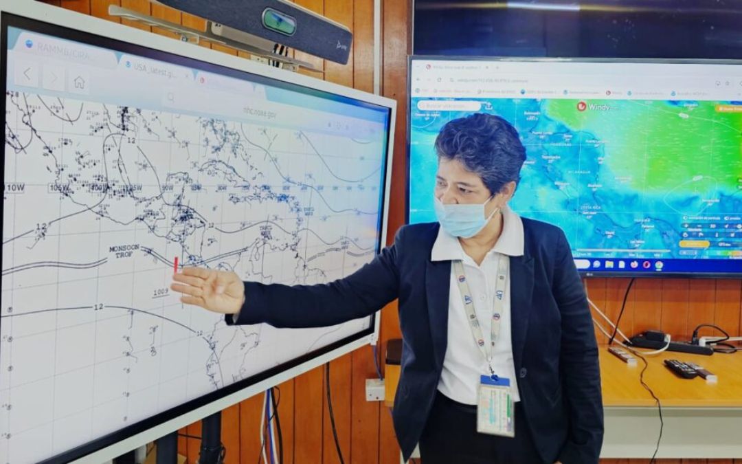 Tres ondas tropicales generarán lluvias toda la semana