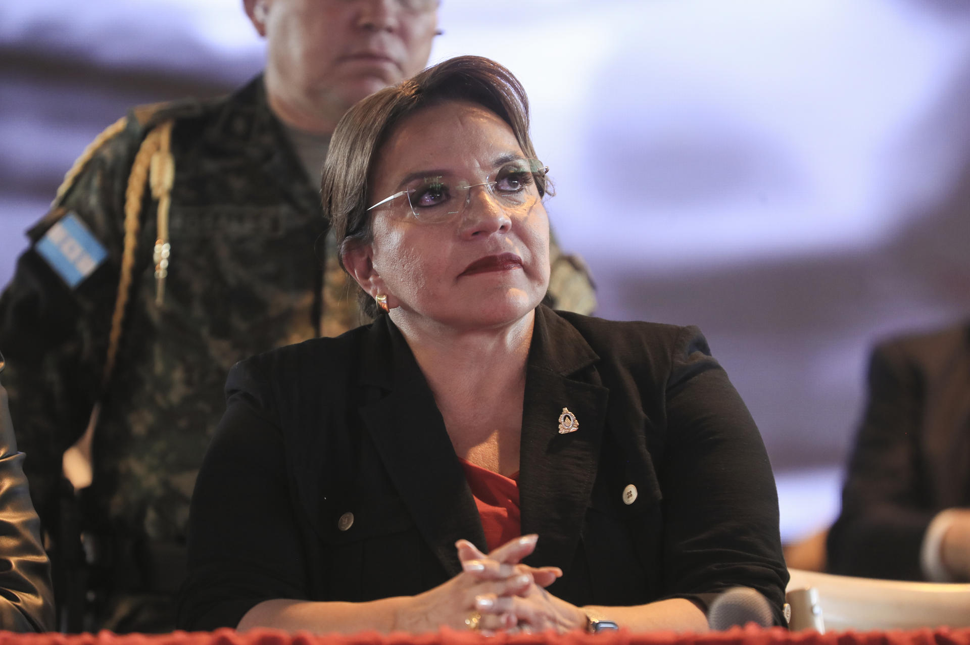 Piden renuncia de la presidenta de Honduras tras revelación de vídeo de su cuñado con narcos