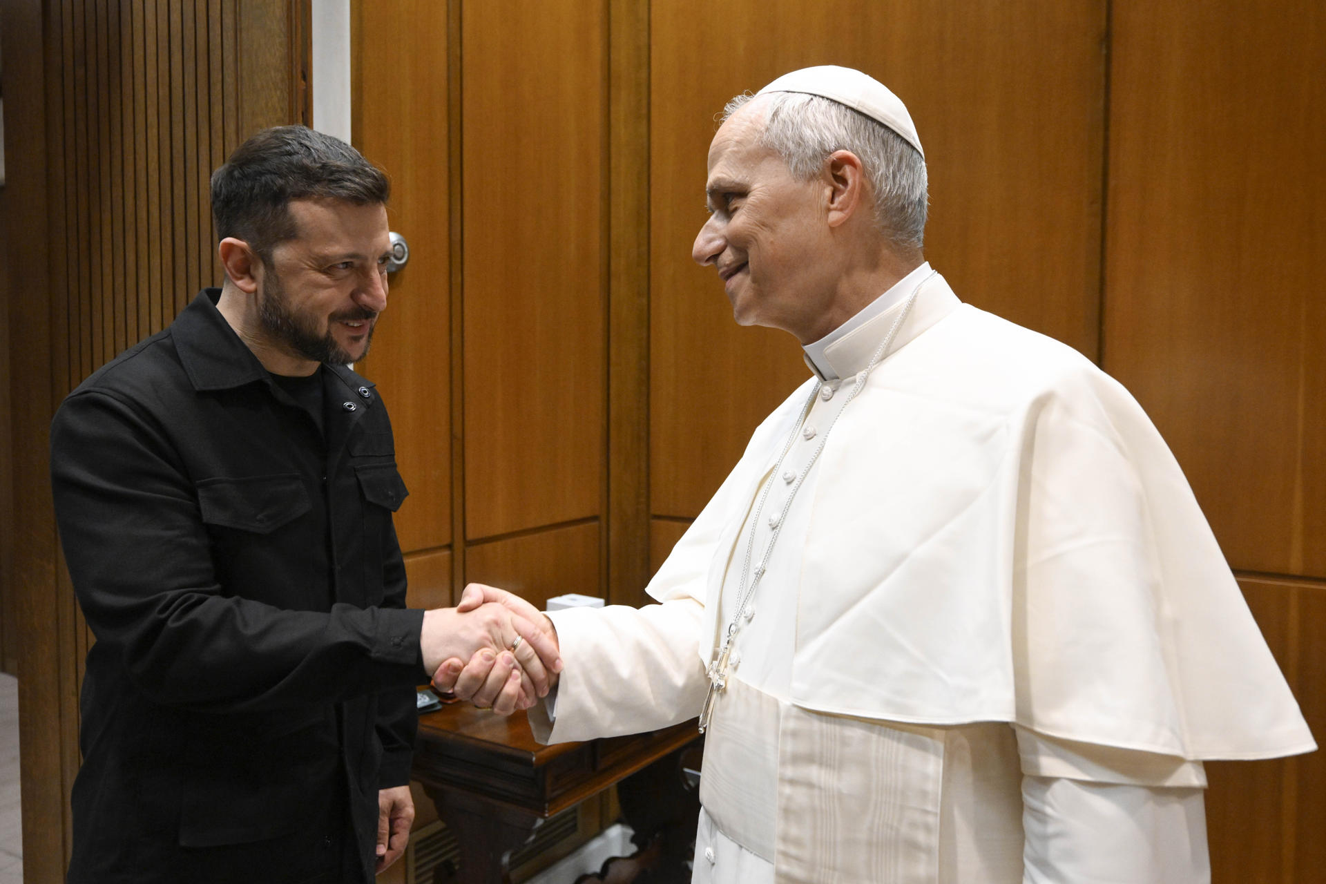 Zelenski dice que Vaticano podría acoger reunión con Rusia y espera conocer condiciones