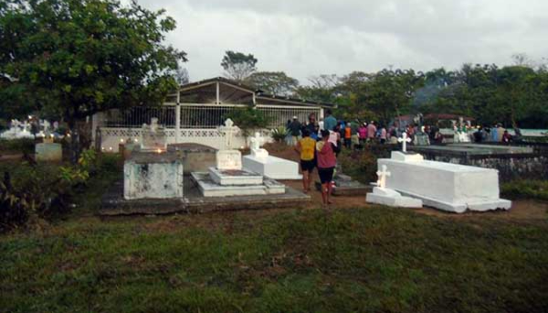 Desentierran a una mujer 28 días después de muerta en Bilwi porque en un sueño dijo que “estaba viva”