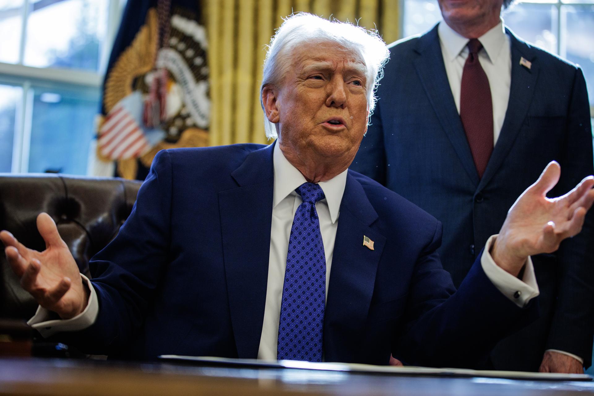 Trump llama «dictador» a Zelenski y le avisa que si no actúa «rápido» su país desaparecerá