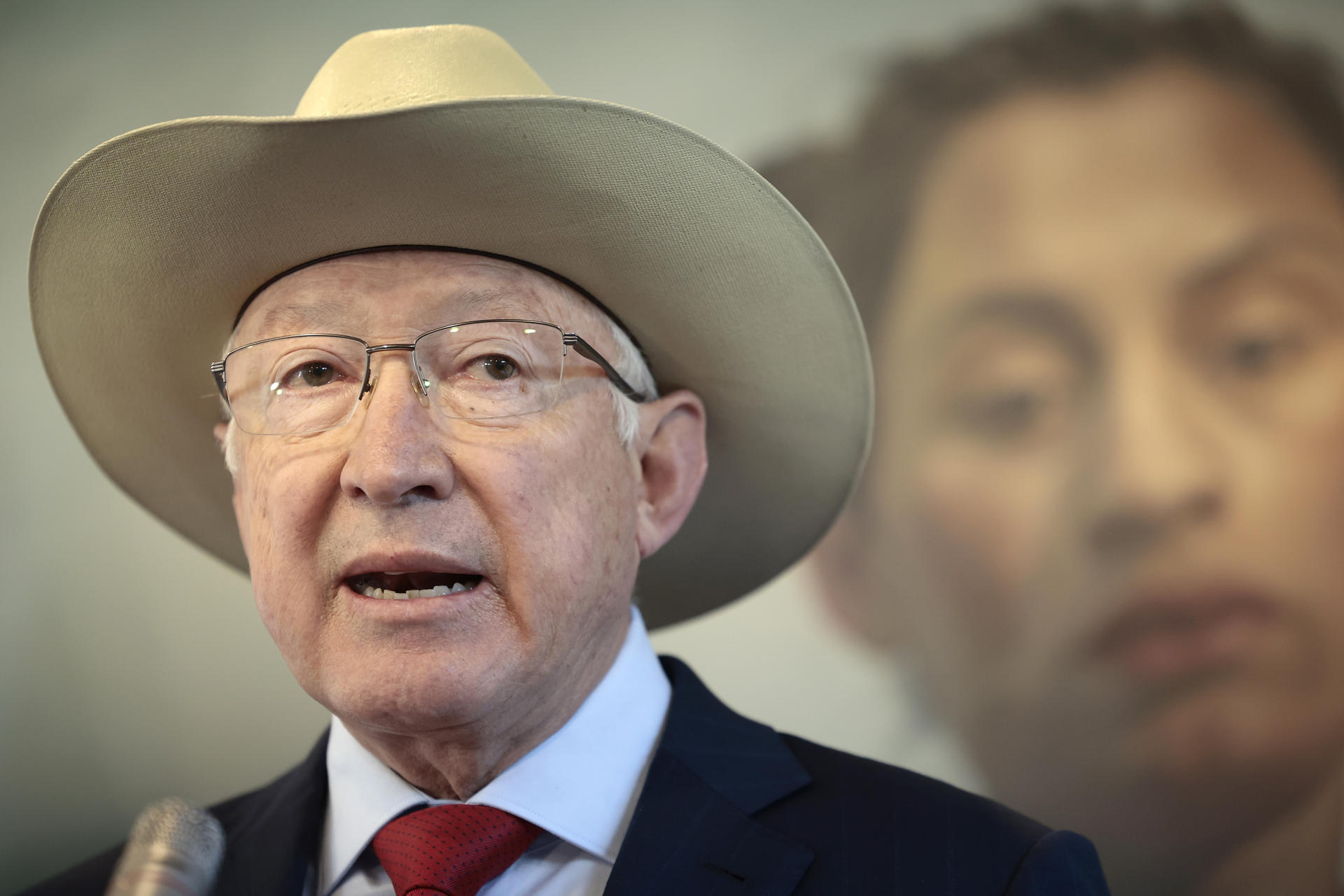 El embajador de EEUU en México defiende que la solución a la migración está «en el sur»