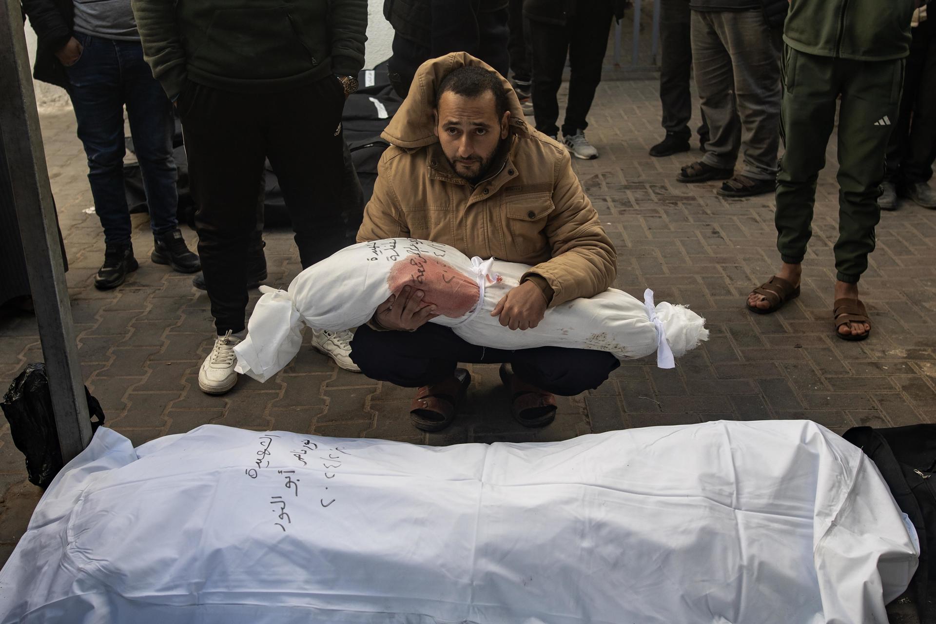 Gaza supera los 55.700 muertos mientras Israel sigue atacando Irán