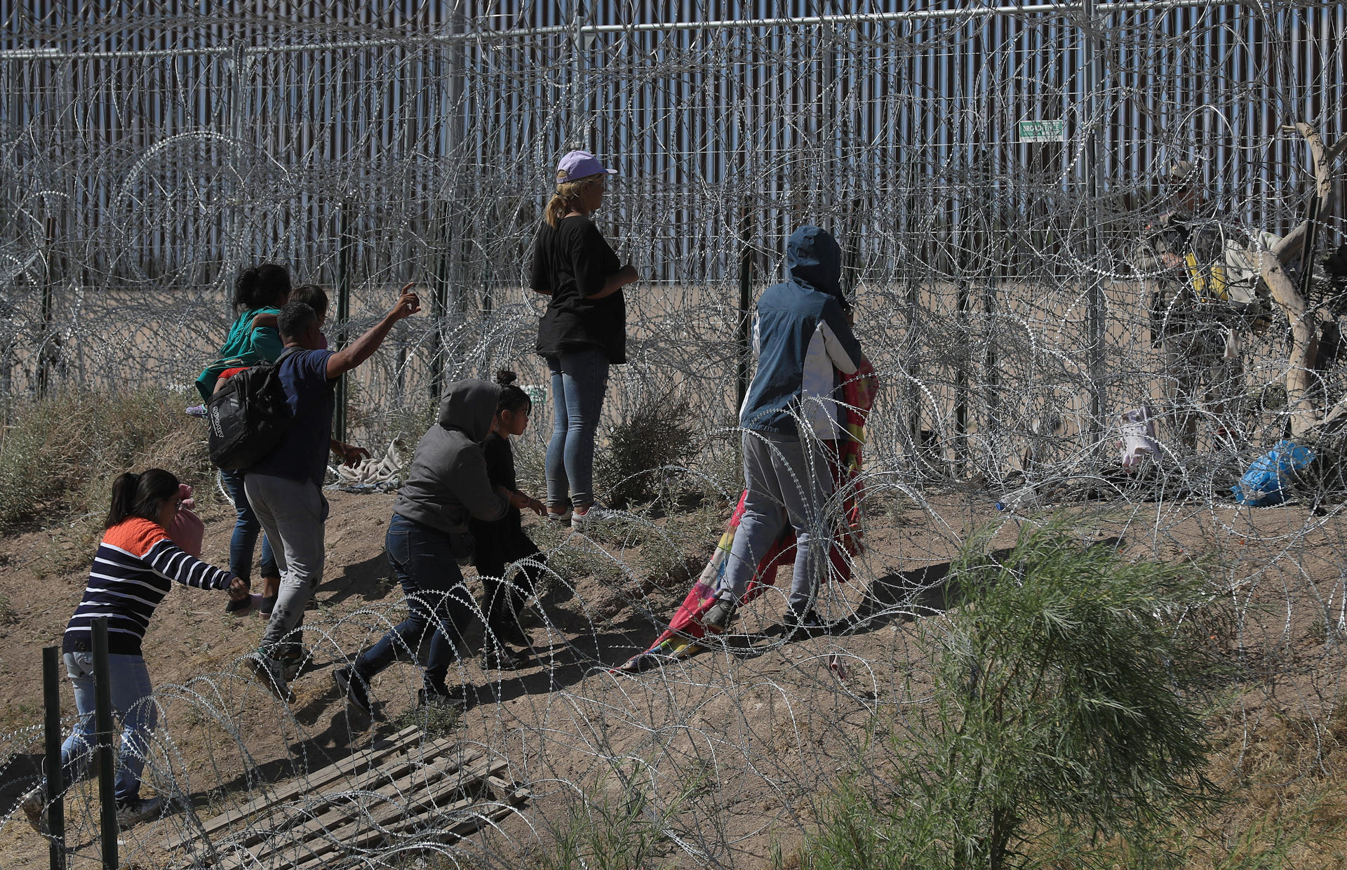Demandan en una corte la orden de Biden que restringe el asilo en la frontera EEUU-México