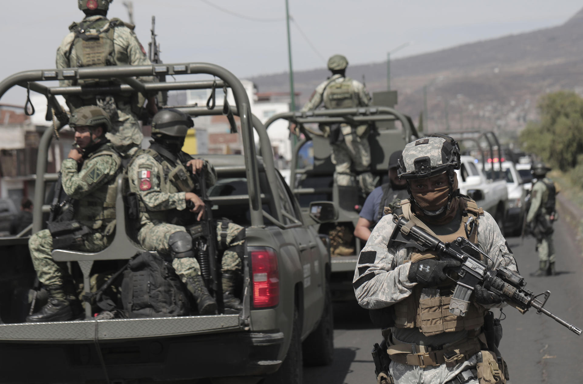 Mueren seis militares por mina explosiva del narco en occidente de México