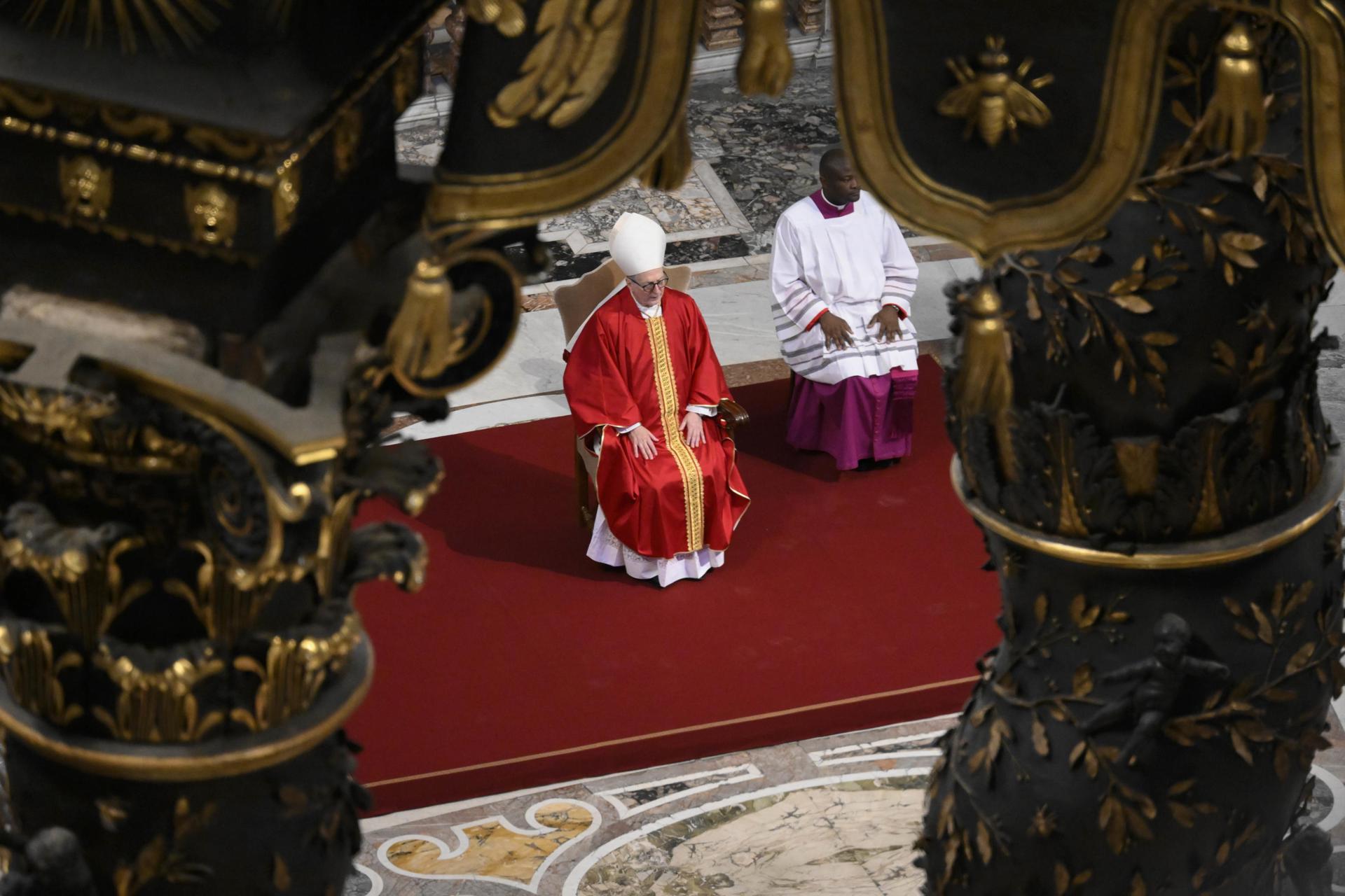 El papa pide en la Vigilia traer esperanza mientras soplan «tantos vientos de muerte»