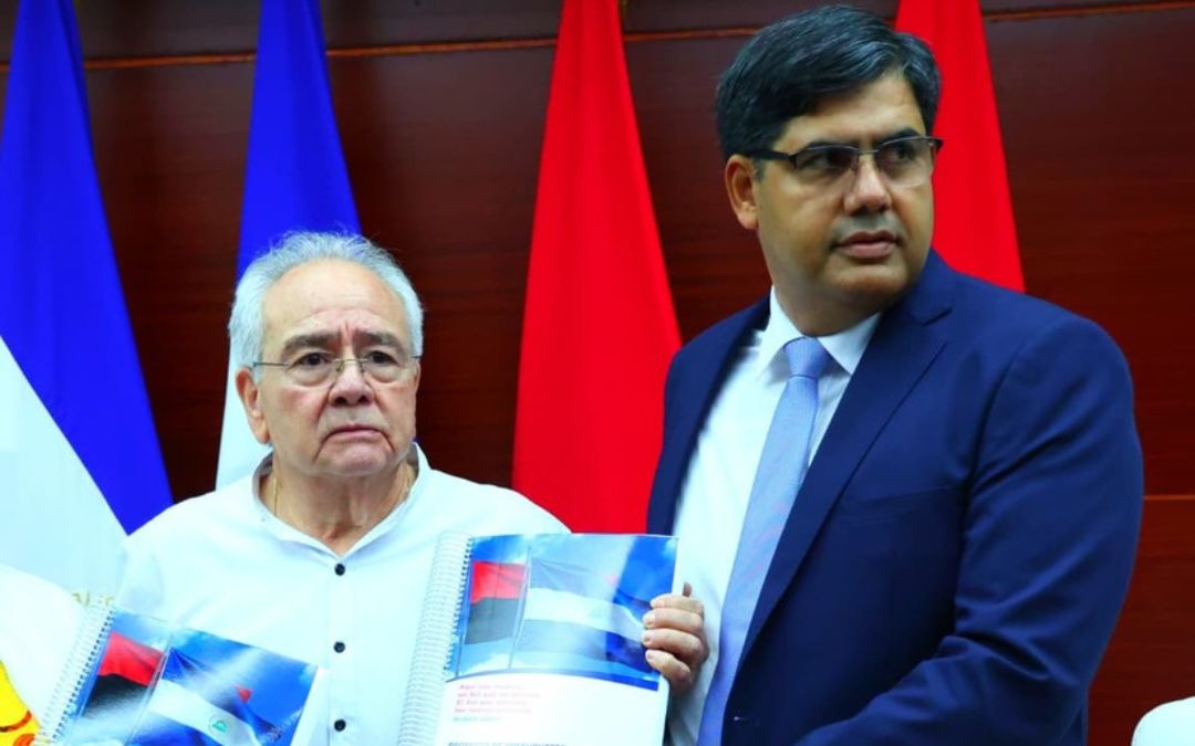 Renuncia el ministro de Hacienda Óscar Mojica Aguirre