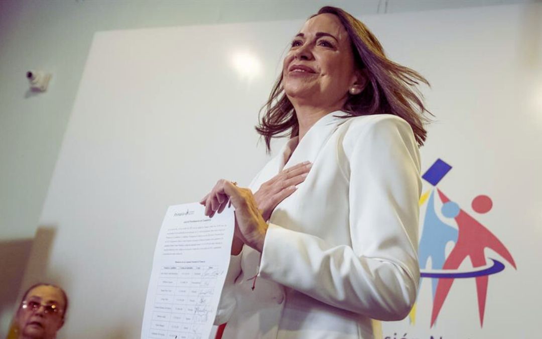 María Corina Machado confía en que los militares están a «un paso de hacer lo correcto»