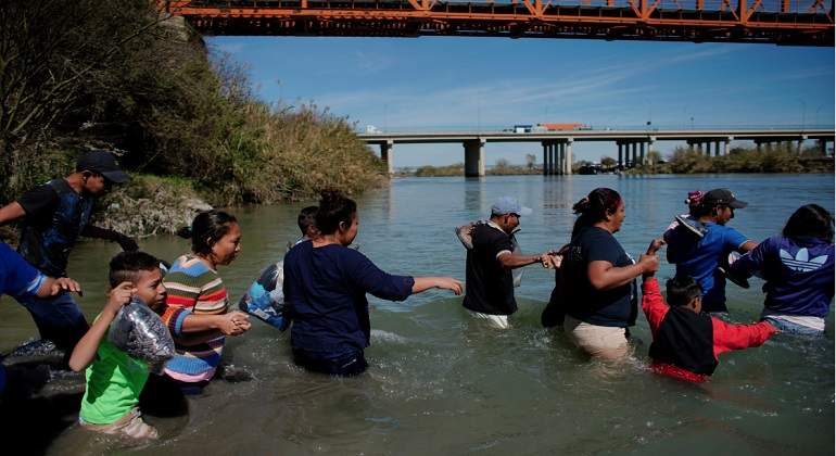 Colocarán alambre de púas en el Río Bravo para impedir que migrantes crucen a EE.UU.