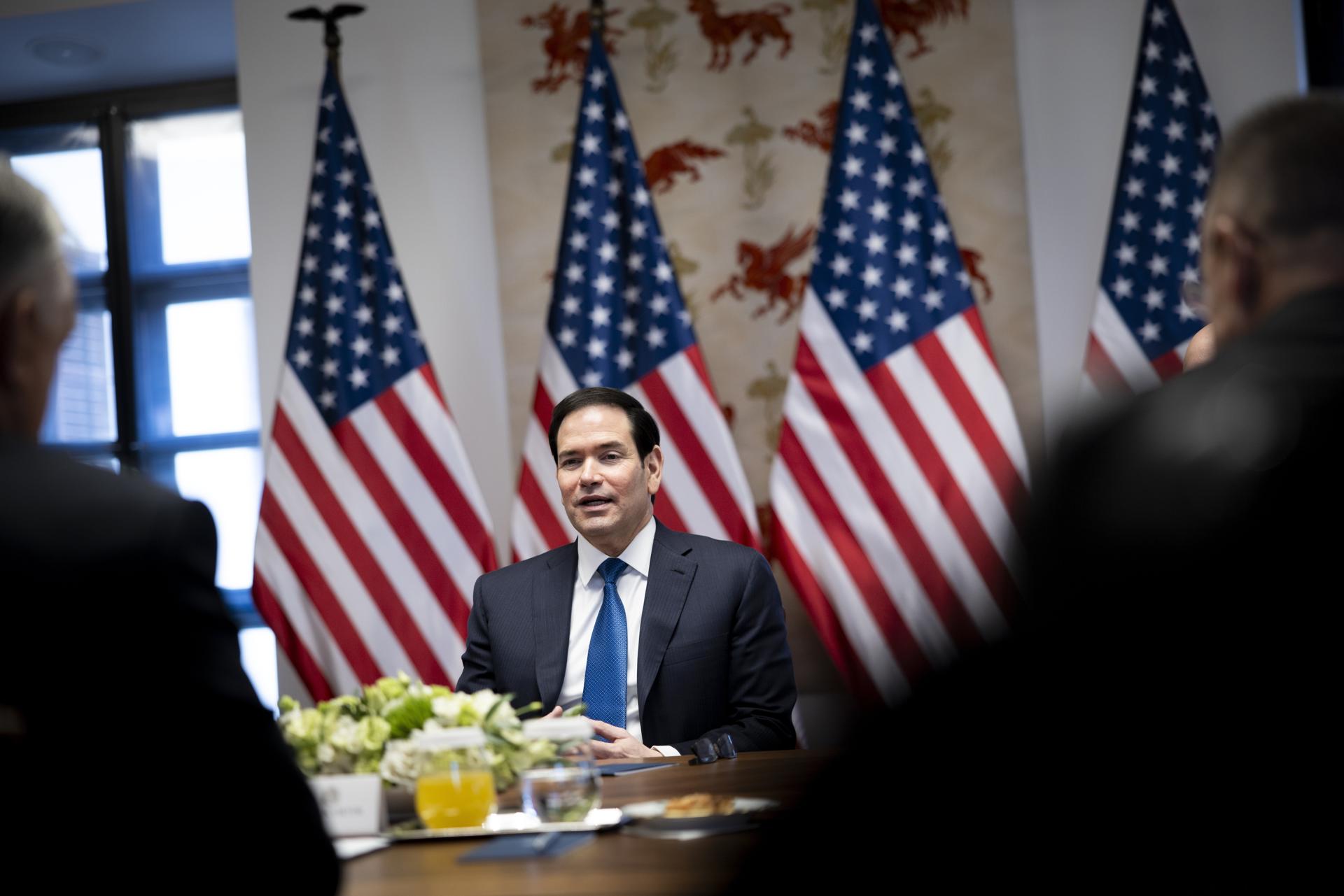 Rubio dice que «no es fácil» pactar con Irán porque está dirigido por clérigos «radicales»