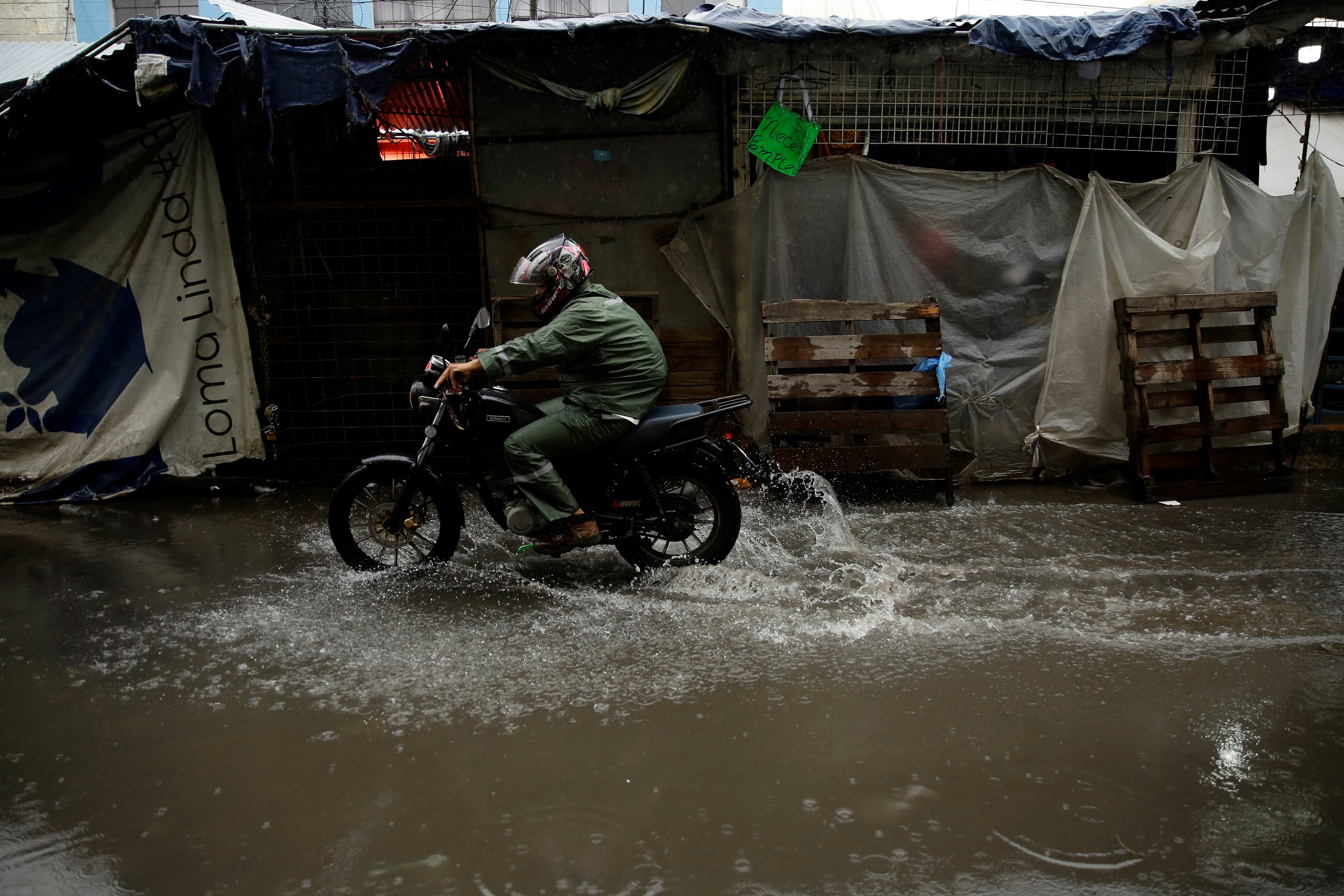 Sube a ocho la cantidad muertes por lluvias en El Salvador