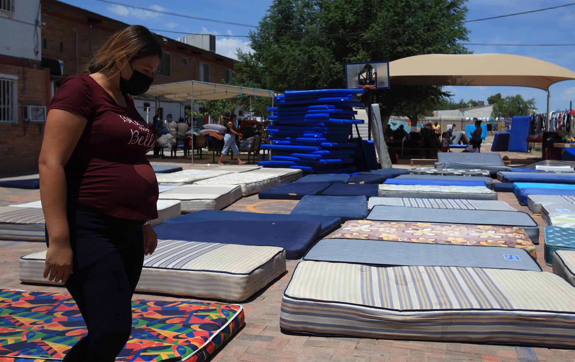 Migrantes viven con esperanza y alegría la eliminación del «Quédate en México»
