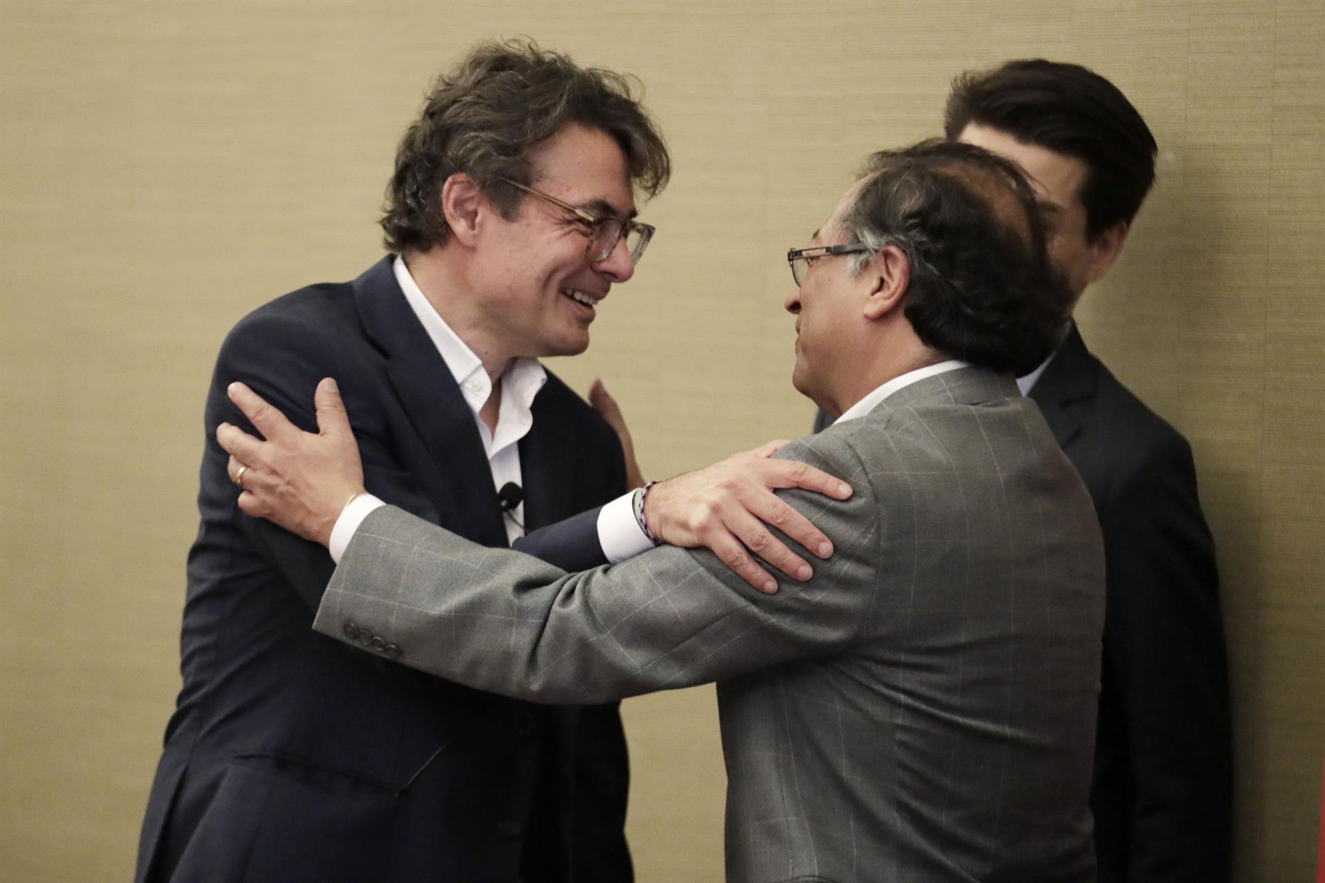 Colombia vive la expectativa del cambio a un mes de la investidura de Petro