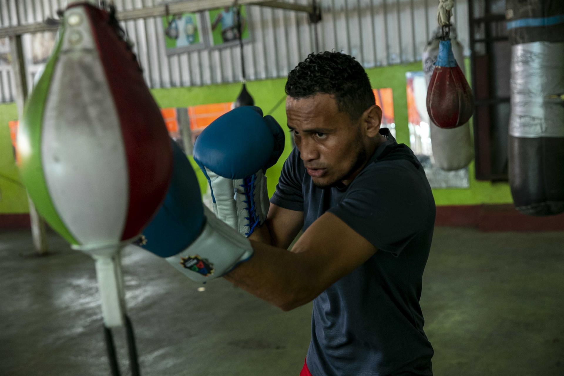 CRÓNICA | ‘Popeye’, el boxeador que vende en las calles de Managua y sueña conquistar el mundo