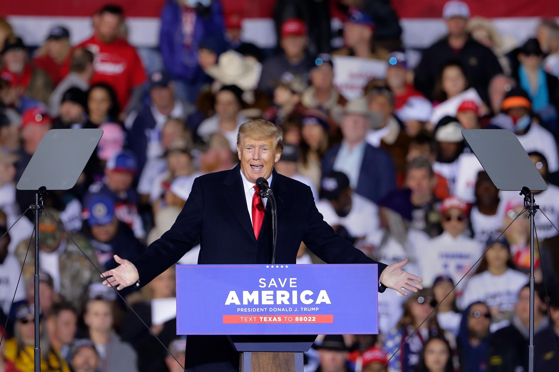 Donald Trump y Mike Pence compiten con mítines en Arizona en un posible adelanto de 2024