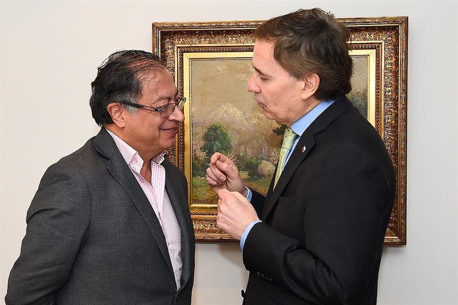 Gustavo Petro encarrila relaciones con Venezuela y diálogos de paz antes de asumir como presidente