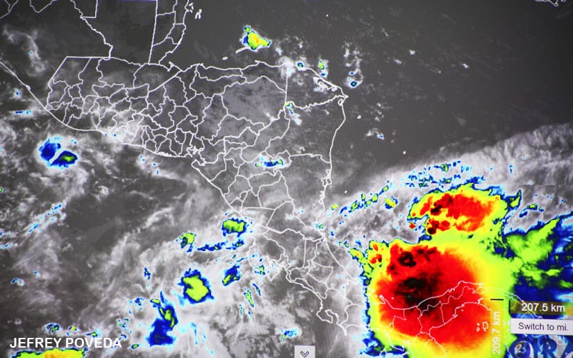Fuerza Naval suspende zarpes en Costa Caribe por onda tropical 21