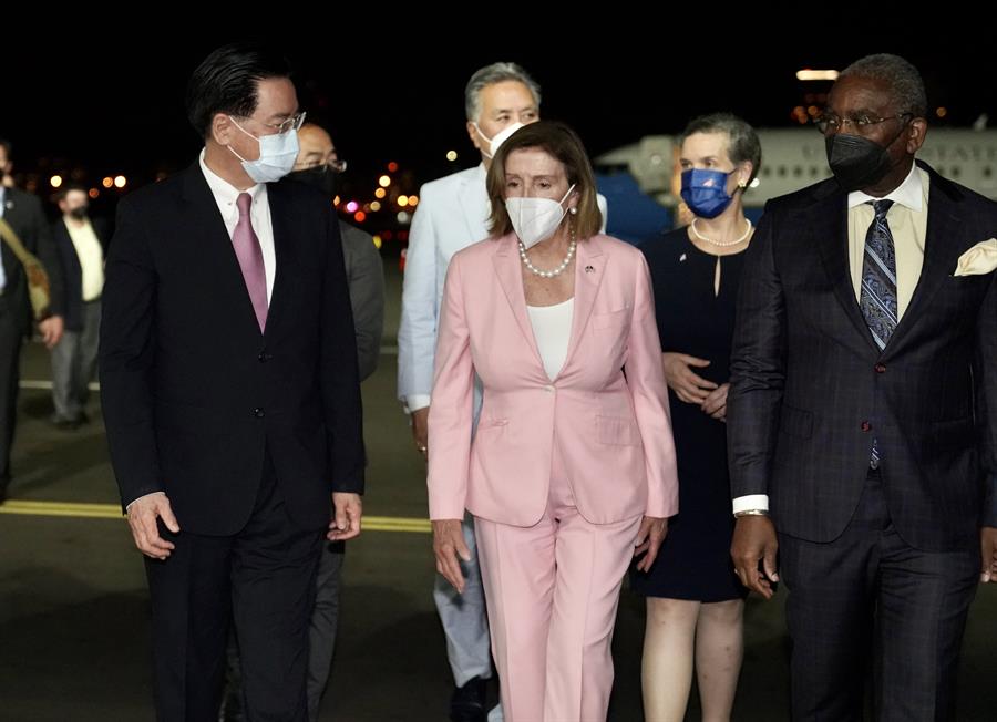 Nancy Pelosi aterriza en Taiwán a pesar de las advertencias de China