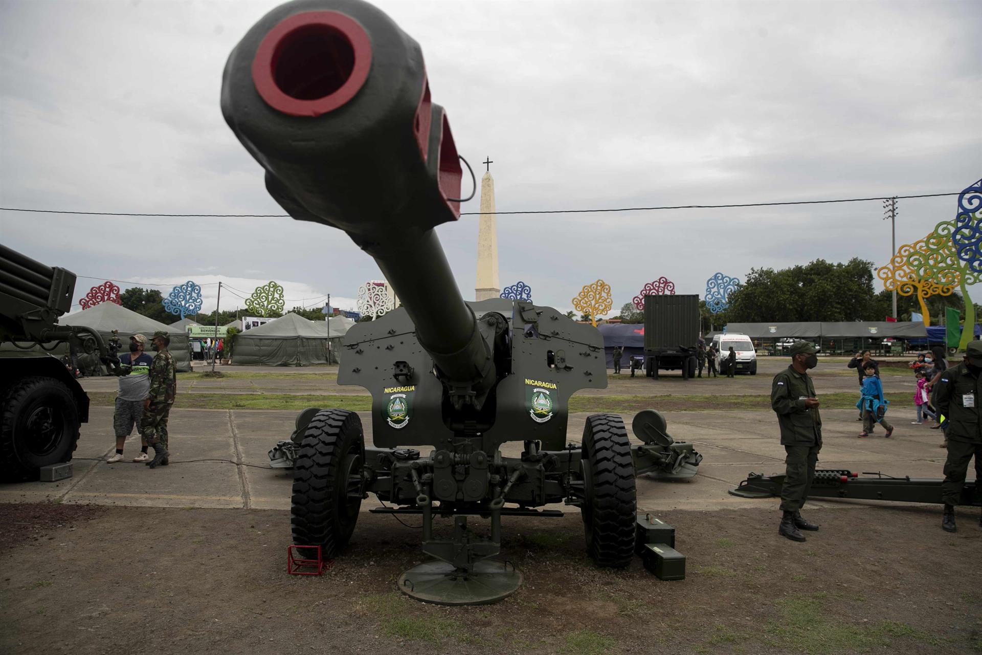 El Ejército de Nicaragua exhibe sus armas en Managua