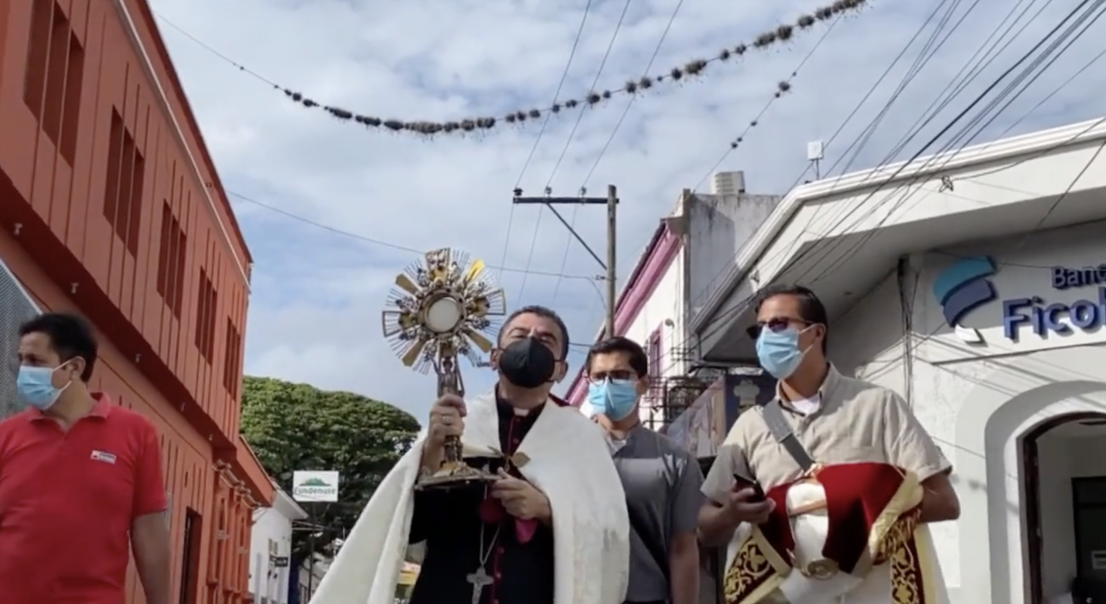 «No tengan miedo, Jesús dijo que esta iglesia nunca será destruida», dice Monseñor Álvarez en homilía al Santísimo