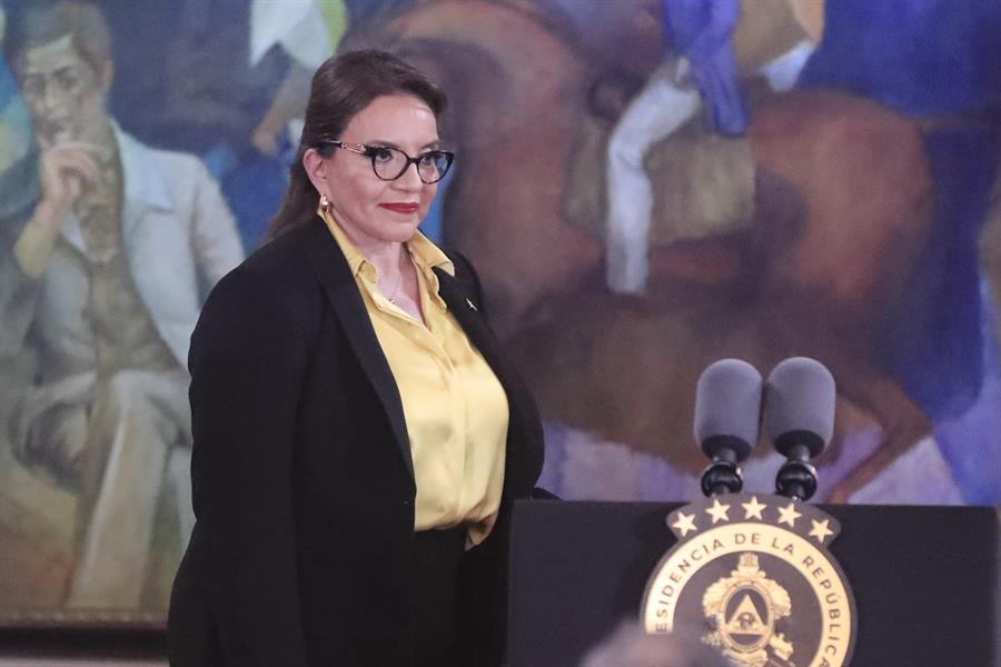 La presidenta de Honduras viaja a Colombia para la investidura de Petro