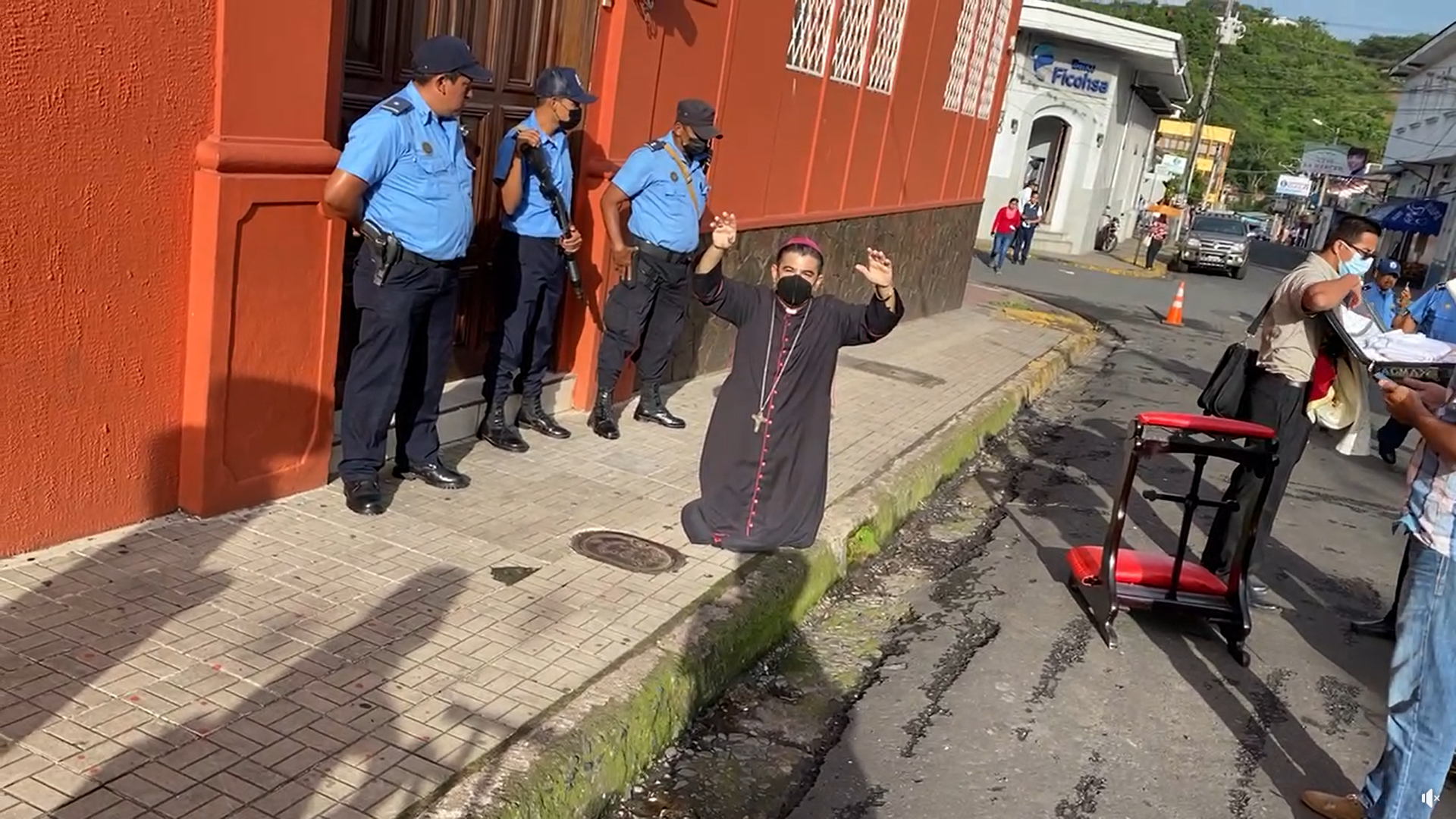 La dictadura acusa a monseñor Rolando Álvarez de incitar el odio y le impone casa por cárcel