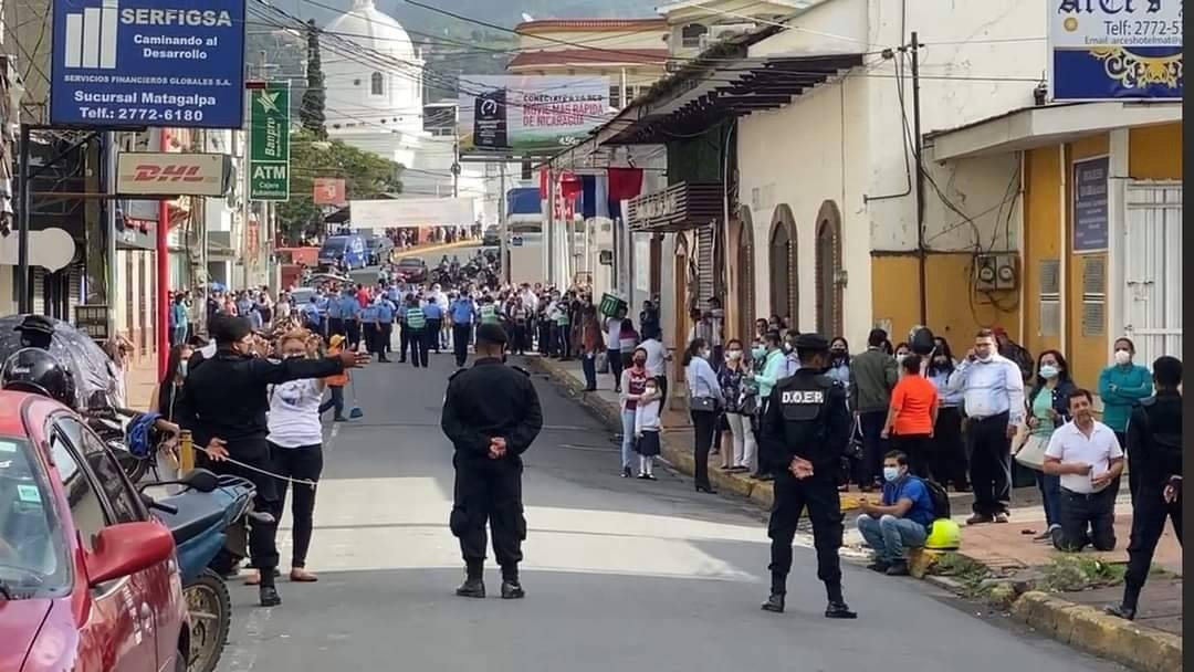 Policía cita a ciudadanos de Matagalpa que mostraron su apoyo a monseñor Álvarez