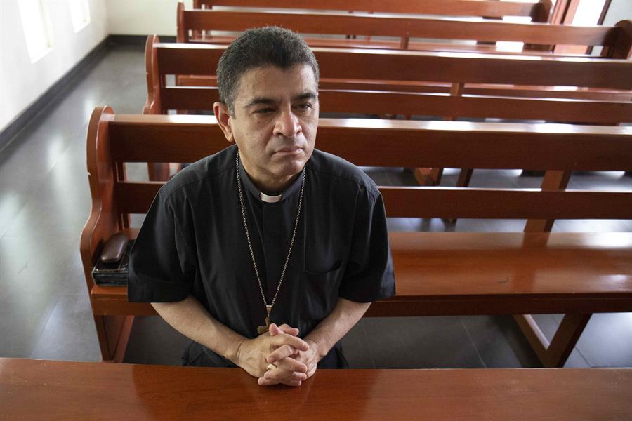 Monseñor Rolando Álvarez cumple seis días secuestrado por la dictadura y ya no se le ve en redes sociales  