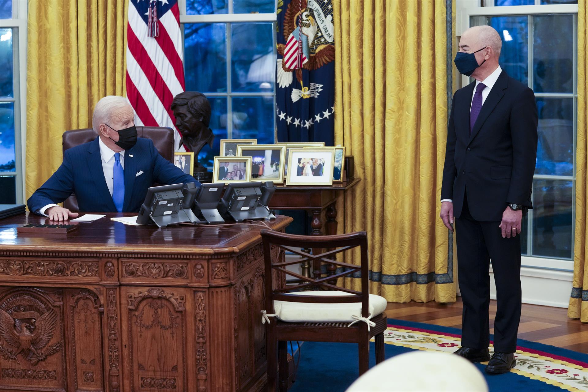 Un juez anula fallo y permite al Gobierno Biden poner fin a “Quédate en México”
