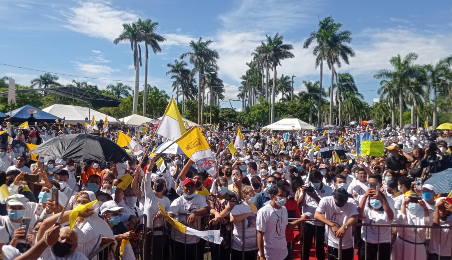 Miles de católicos participan en jornada de oración “por Nicaragua y la Iglesia” en la Catedral de Managua 