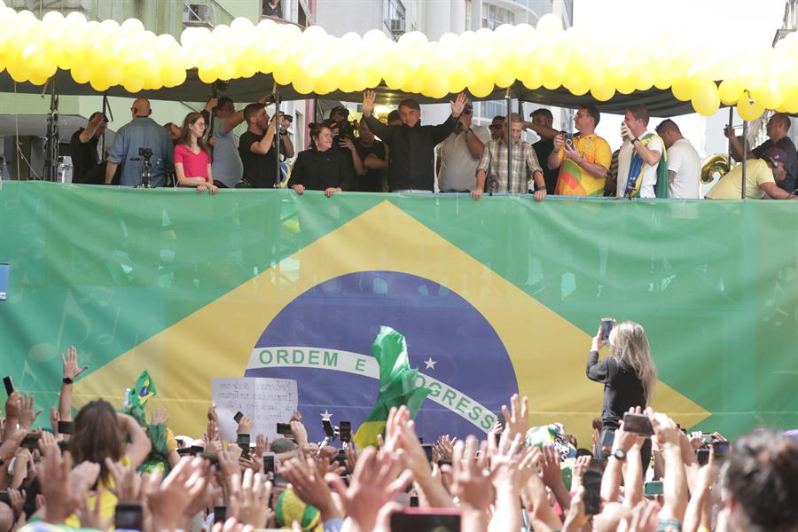 Bolsonaro inicia su campaña y agita el fantasma del «comunismo» contra Lula