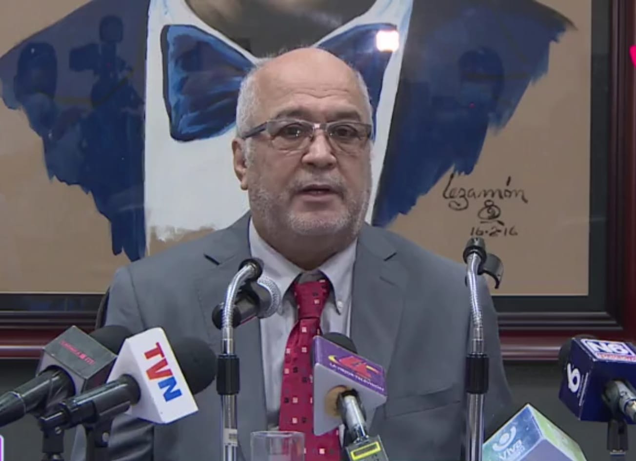 Acusan a dueño de la casa de empeño Prisa por lavado de dinero, defraudación y despojo de propiedades
