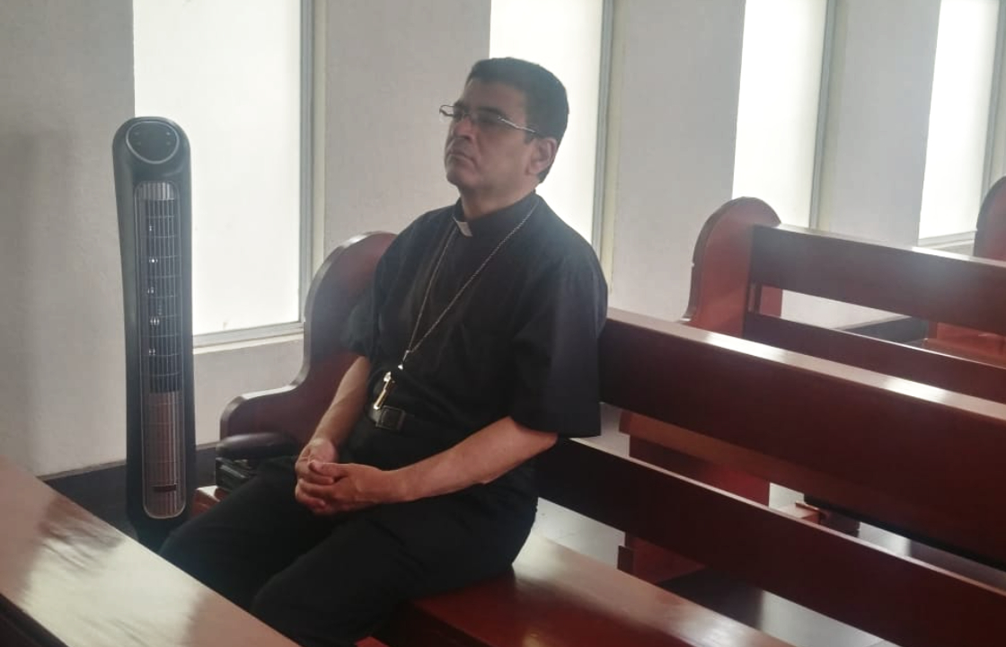 Monseñor Álvarez cumple 26 días de secuestro policial impuesto por la dictadura