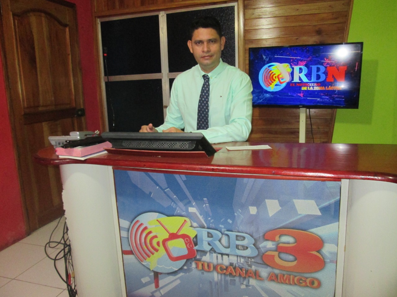 El periodista David Mendoza se exilia junto a su familia en los Estados Unidos