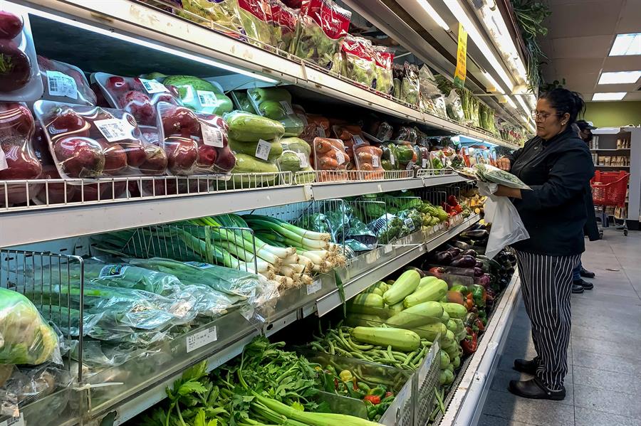 El salario mínimo en Venezuela, a la inversa del crecimiento económico