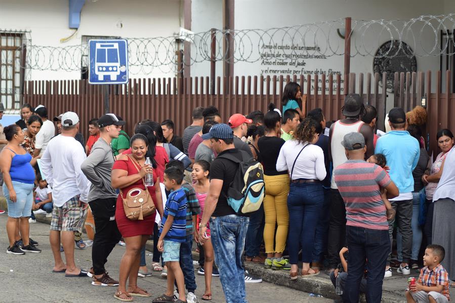 EE.UU. y México deportan a Cuba un nuevo grupo de 253 migrantes