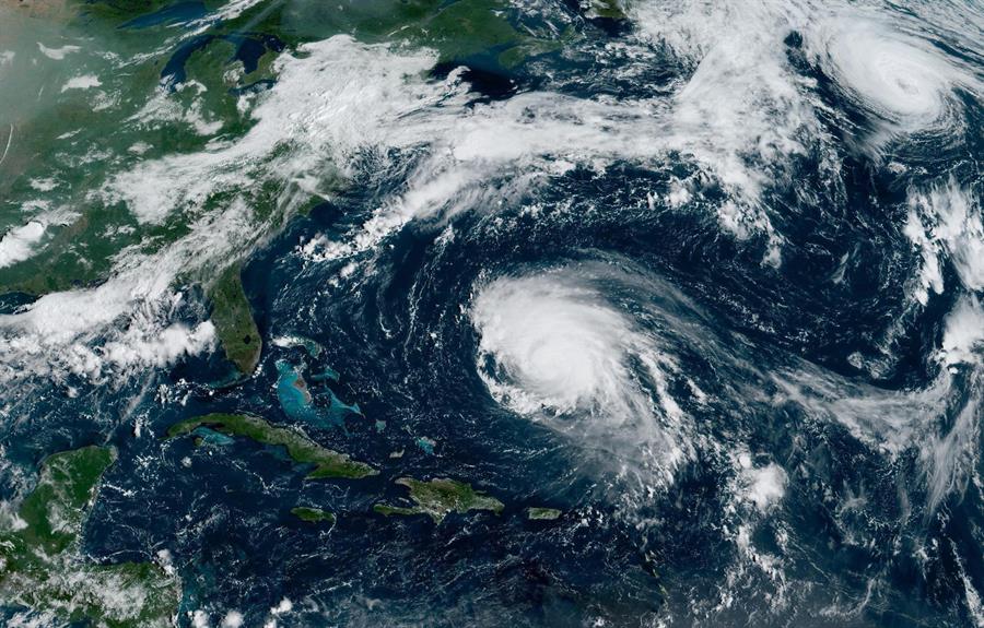 Earl, convertido en huracán, y Danielle se fortalecen en el Atlántico