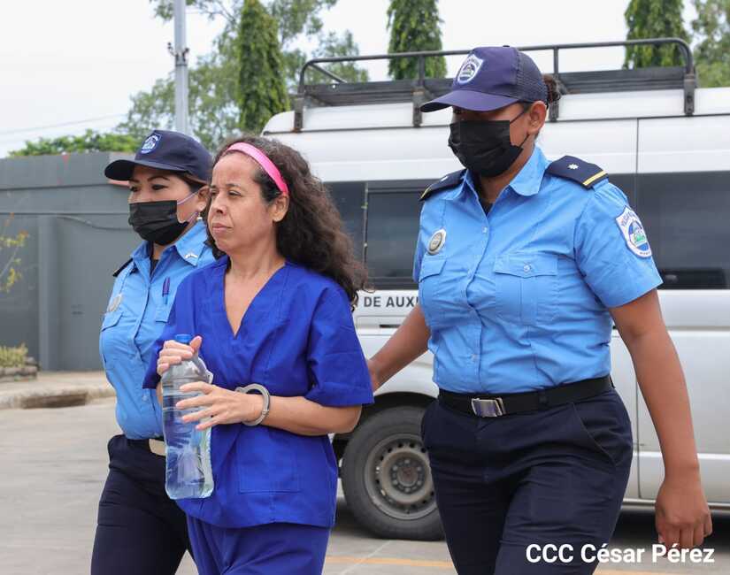 Los familiares de Suyén Barahona ruegan al régimen una llamada telefónica con su hijo
