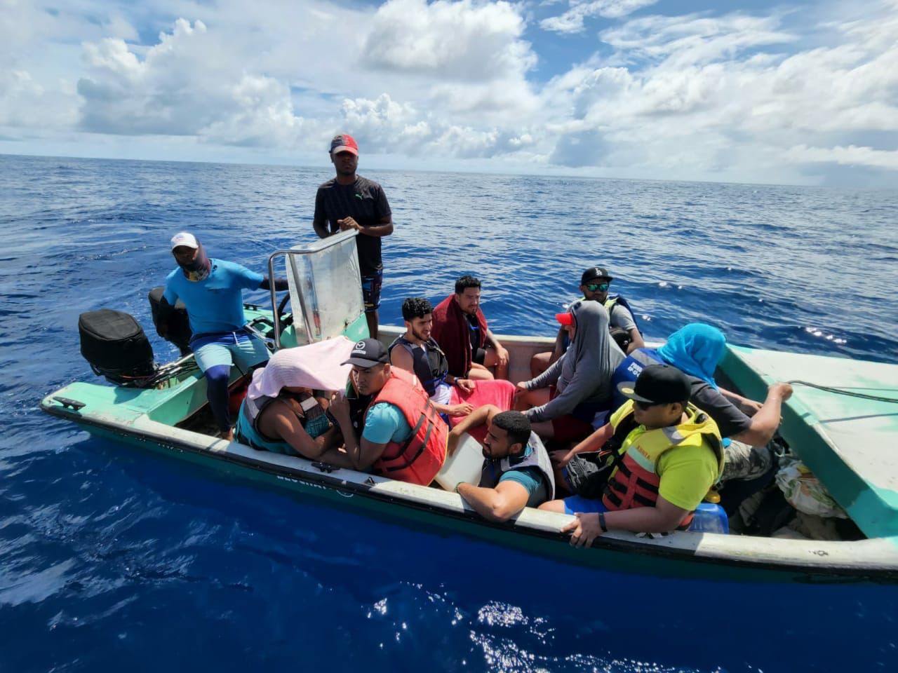 La Fuerza Naval detiene dos embarcaciones con migrantes en Corn Island, casi todos venezolanos