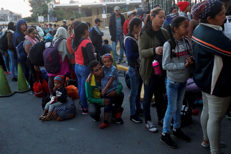 Casi 400 migrantes buscan ingresar a Guatemala procedentes de Honduras