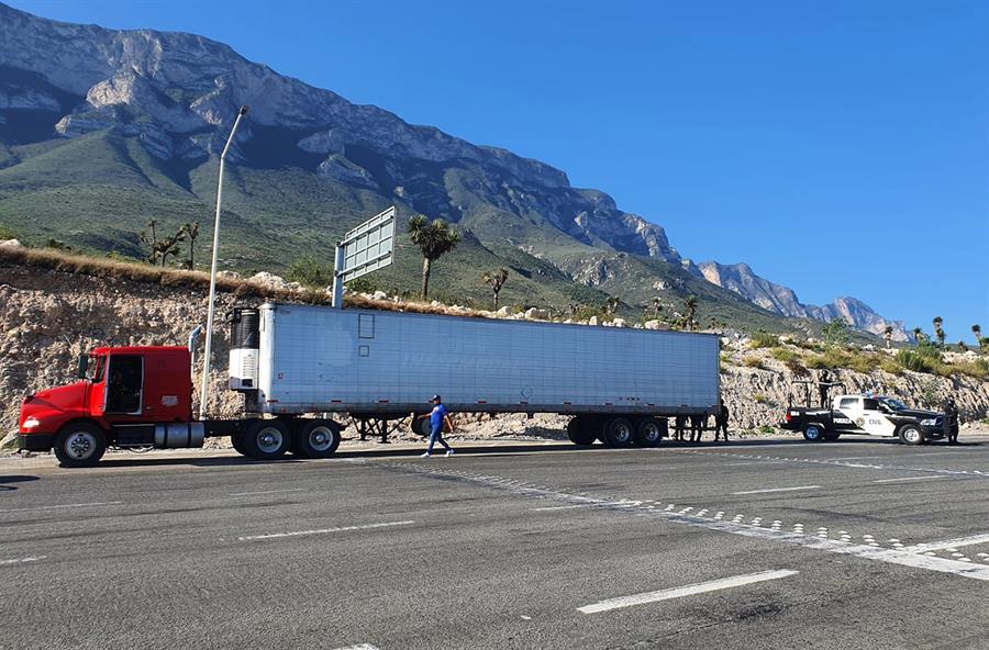 Casi 200 migrantes fueron localizados en camiones en el norte de México
