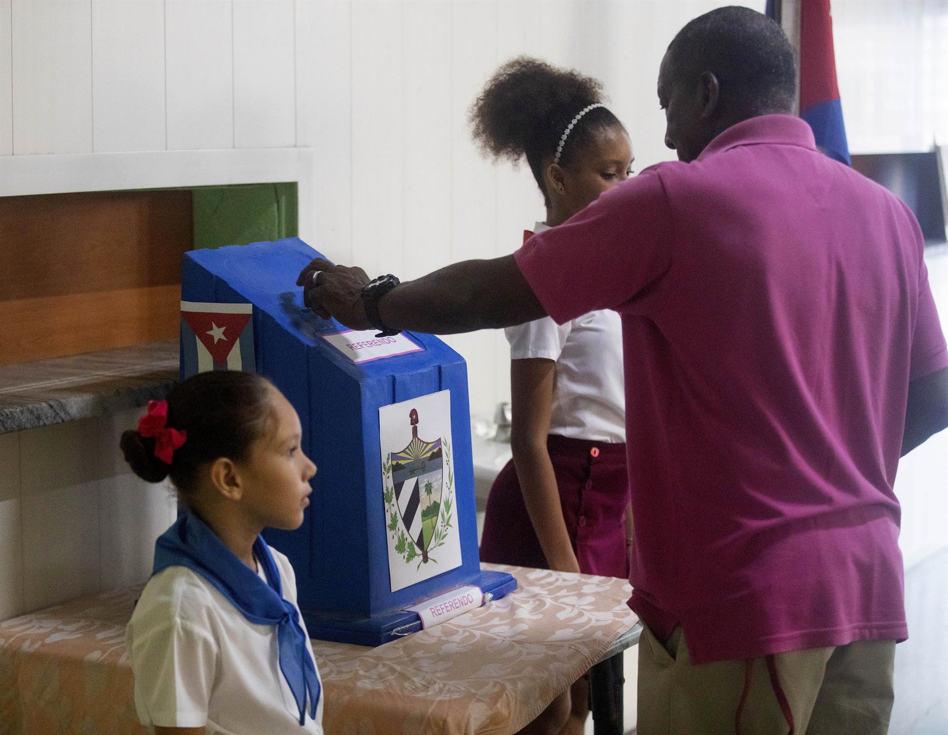 Cuba le dice «sí» en referendo al matrimonio igualitario