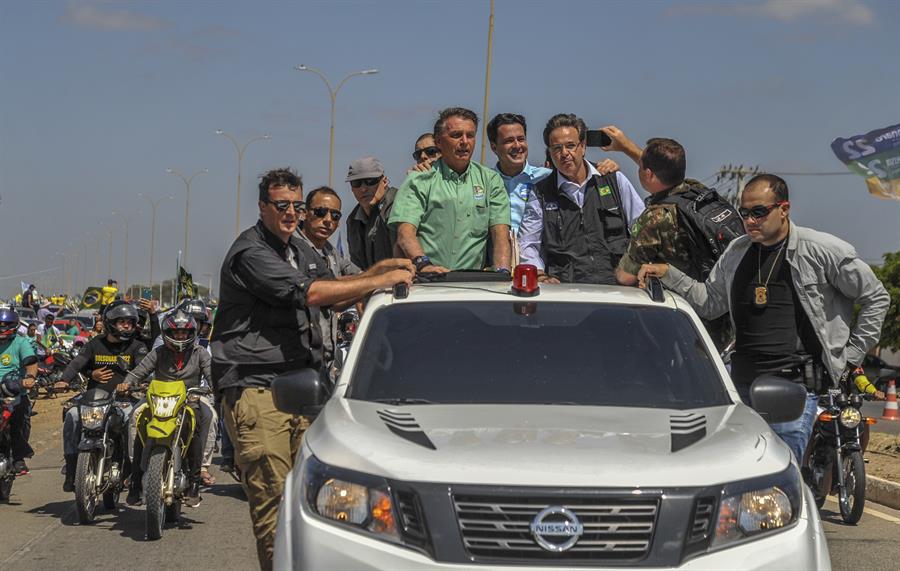 Bolsonaro apunta los últimos cartuchos de su campaña a la tierra de Lula