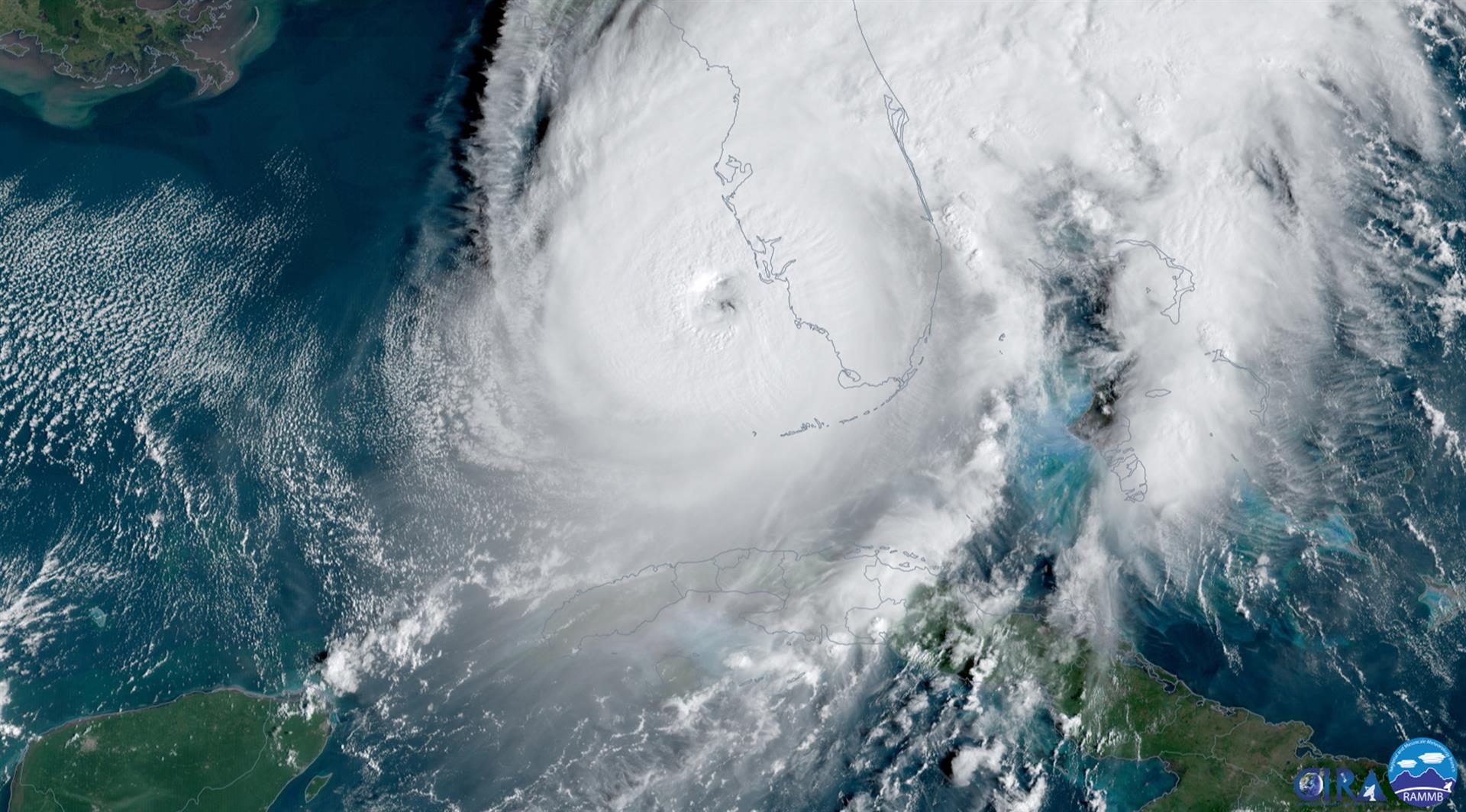 Florida siente ya el azote del huracán Ian, de categoría cuatro